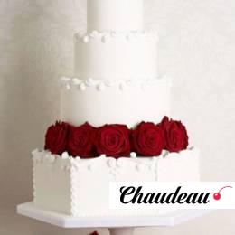 Торт с цветами «Розы на снегу» на заказ