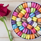 Макаруны в коробке «Мультиколор» на заказ