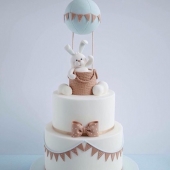 Торт детский «Зайка на воздушном шаре» на заказ