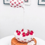 Гравитационный торт «Клубника со сливками»