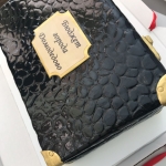 Торт в виде чемодана «Деньги правят миром» на заказ