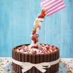 Гравитационный торт «Конфетки» фото 1 Гравитационный торт «Конфетки» на заказ