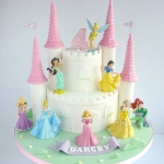 Торт с принцессами Disney «Прогулка в замке» на заказ