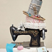 Гравитационный торт «Singer» на заказ