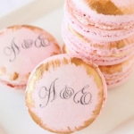 Макаронс на свадьбу «Инициалы» на заказ