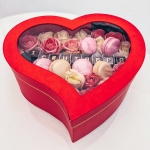 Набор с цвтами и макаронс «1 сентября» на заказ