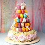 Пирамида из макаронс «Ко дню Рождения» на заказ