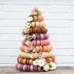 Пирамида из макаронс «Первый Вальс» на заказ