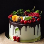 Торт с ягодами «Бархатный сезон» на заказ