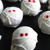 Пирожные на Хэллоуин «Мумия» на заказ