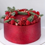 Торт с ягодами «Новогодний венок» на заказ