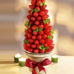 Торт на новый год «Клубничная Ель» на заказ