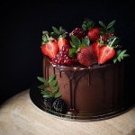 Торт с ягодами «Шокотун» на заказ