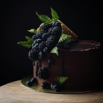 Торт с ягодами «Сочная ежевика» на заказ