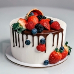 Торт с ягодами «Сочность ягод»