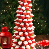 Торт на новый год «Клубничная Елка» на заказ