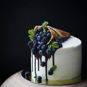 Торт с ягодами «Искра» на заказ