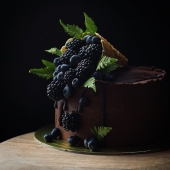 Торт с ягодами «Сочная ежевика» на заказ
