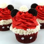 Новогодний капкейк «Шапка Деда Мороза»