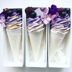 Пирожные «Черничный зефир в рожке»