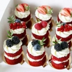 Пирожные на Новый год «Красный Бархат» на заказ