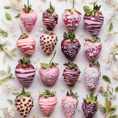 Пирожные «Клубника в шоколаде весенняя»