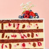 Половинка торта «Пасьон с шоколадом» 1 кг.