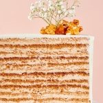 Половинка торта «Эстерхази» 1 кг.