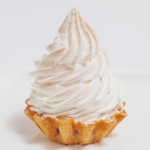 Слоеная трубочка с белковым кремом 