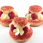 Пирожное Шу с крем-чизом и малиной 