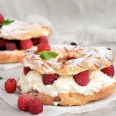 Творожное кольцо с малиной 