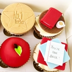 Капкейки «Здравствуй, школа» фото 1 Капкейки «Здравствуй, школа» на заказ