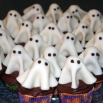 капкейки с фигурками на хеллоуин