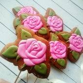 Имбирные пряники «Розовые розы» на заказ