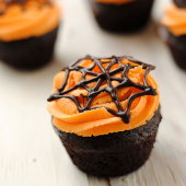 капкейки на хелоуин с паутиной