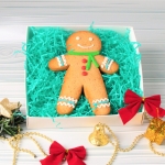 новогодний имбирный пряник в форме человечка