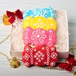 новогодний имбирный пряник в форме конфеты