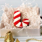 имбирный пряник в виде рождественского леденца