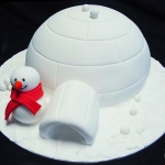 торт новогодний с фигуркой снеговика 