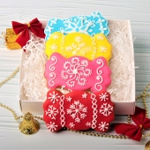 новогодний имбирный пряник в форме конфеты