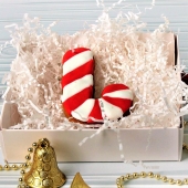 имбирный пряник в виде рождественского леденца