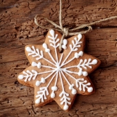 имбирный пряник в форме снежинки