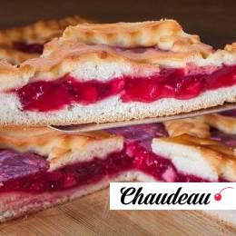 Пирог с яблоком и брусникой