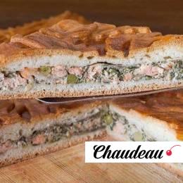 Пирог с красной рыбой и овощами