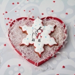 имбирный пряник на 14 февраля в форме снежинки