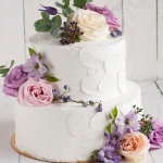 красивый свадебный торт с цветами от кондитерской «Шодо»