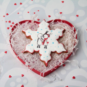 имбирный пряник на 14 февраля в форме снежинки