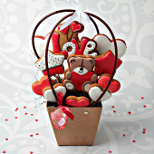 набор имбирных пряников на 14 февраля в корзинке 