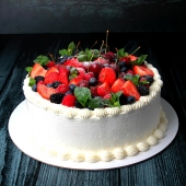 торт с лесными ягодами