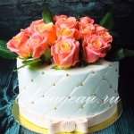 торт на 8 марта с живыми розами